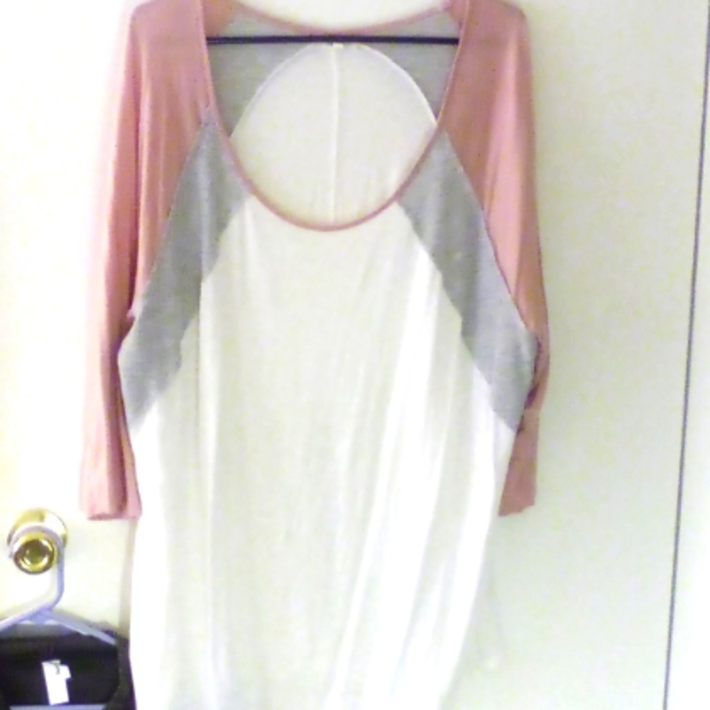 EUC Maurices t shirt size 2x
